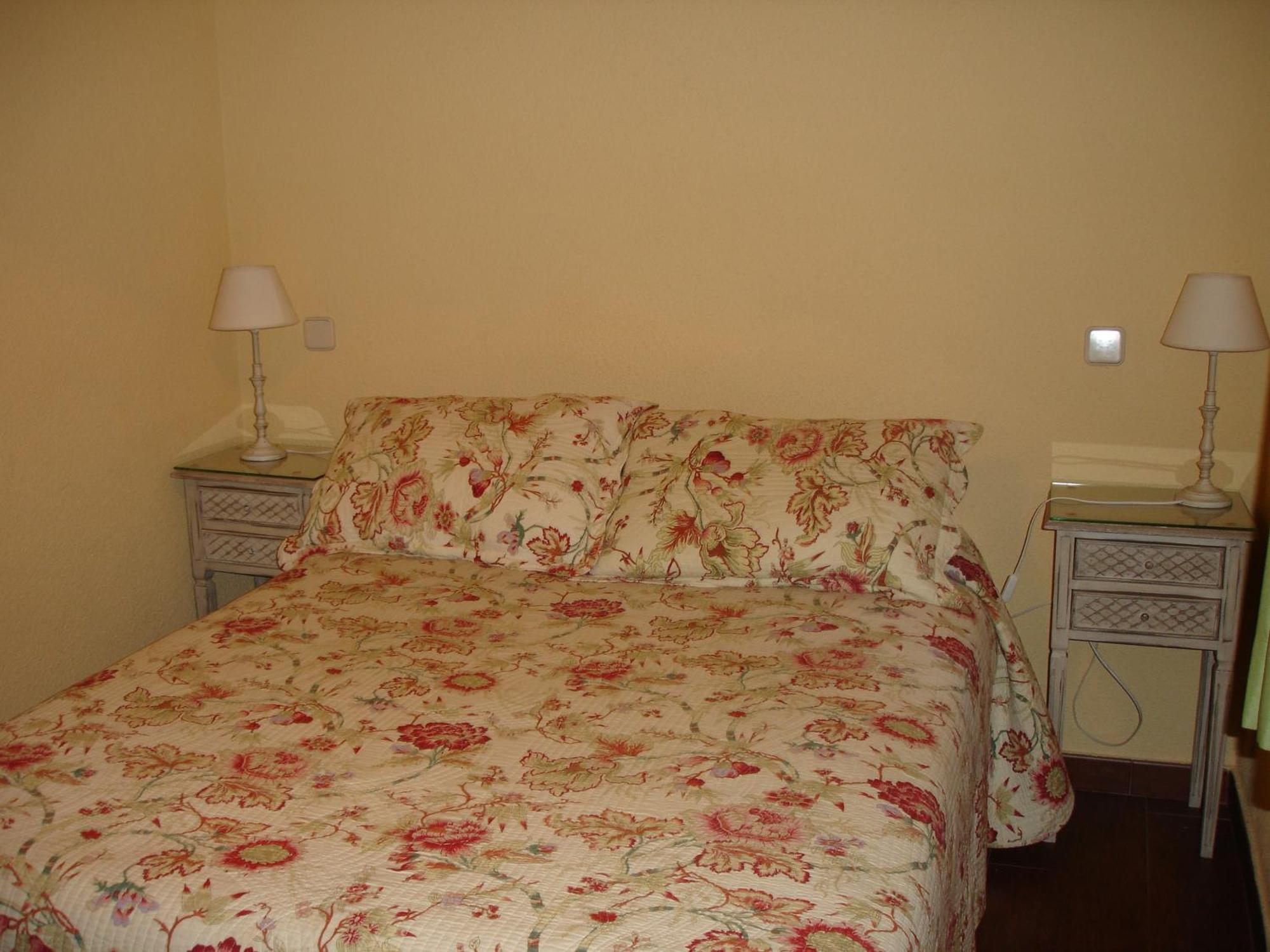 Hostal Puerta Bonita Vista Alegre Madrid Exterior photo
