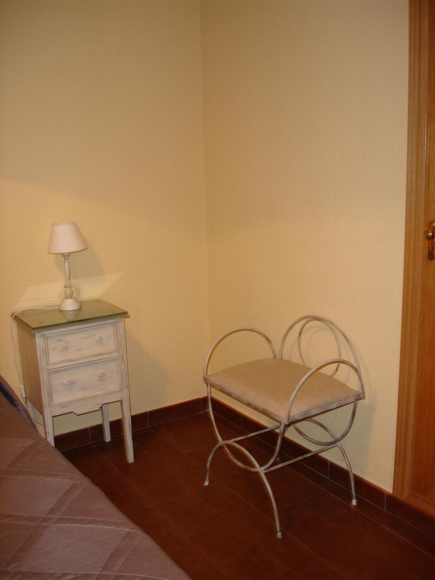 Hostal Puerta Bonita Vista Alegre Madrid Exterior photo