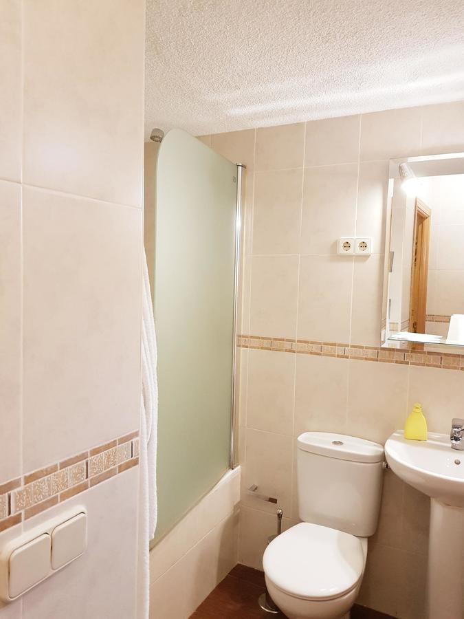 Hostal Puerta Bonita Vista Alegre Madrid Exterior photo