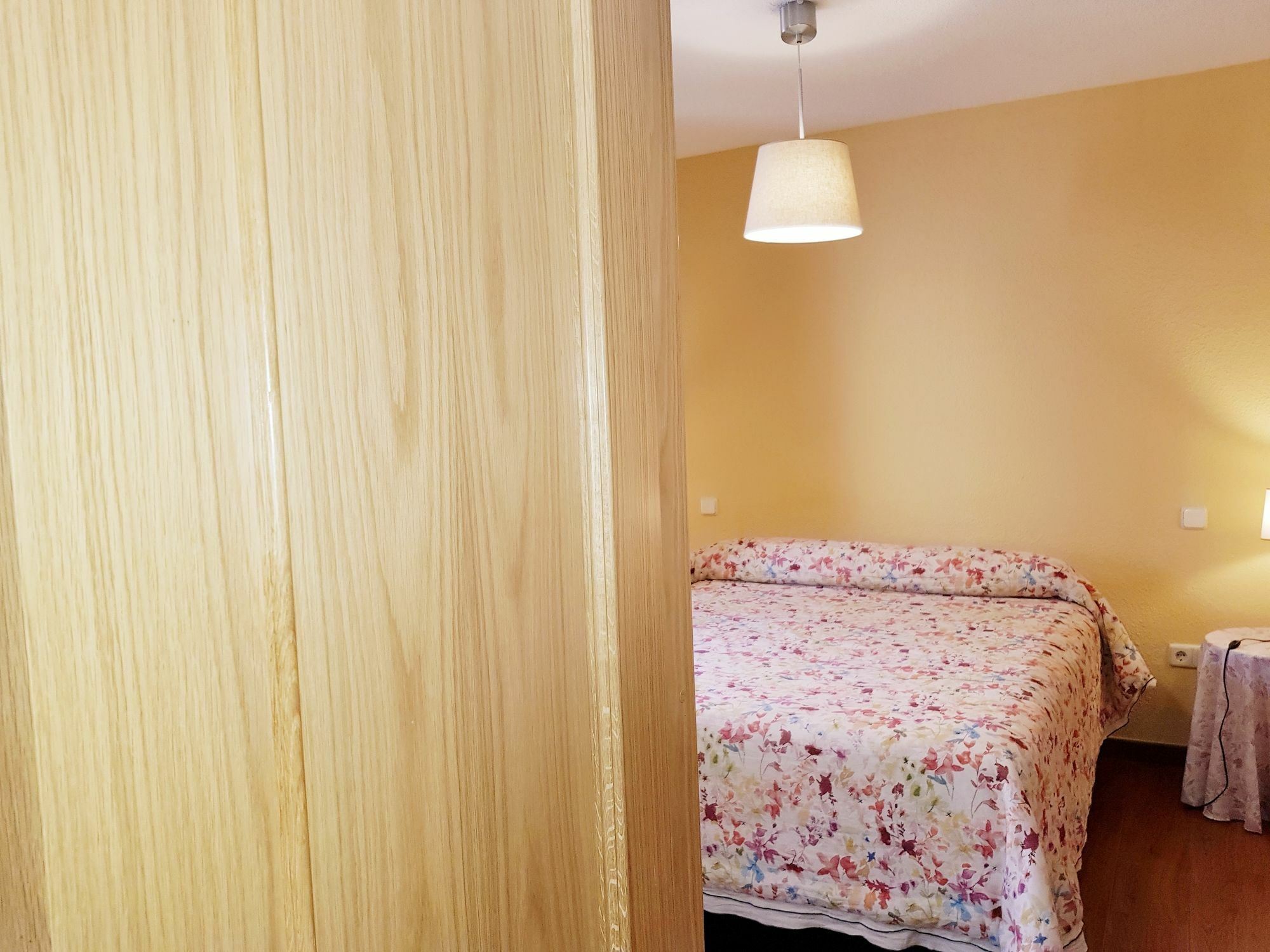Hostal Puerta Bonita Vista Alegre Madrid Exterior photo
