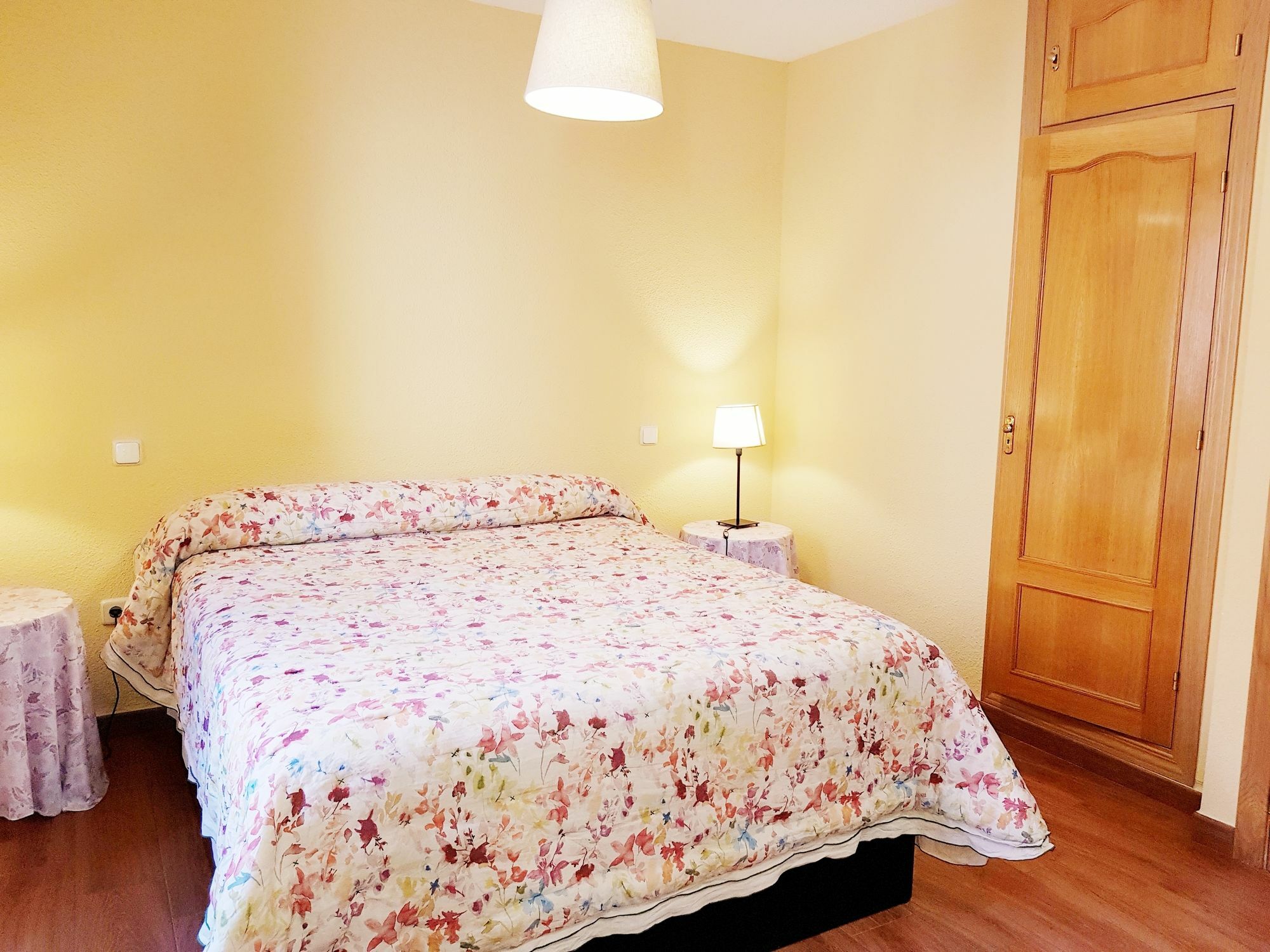 Hostal Puerta Bonita Vista Alegre Madrid Exterior photo