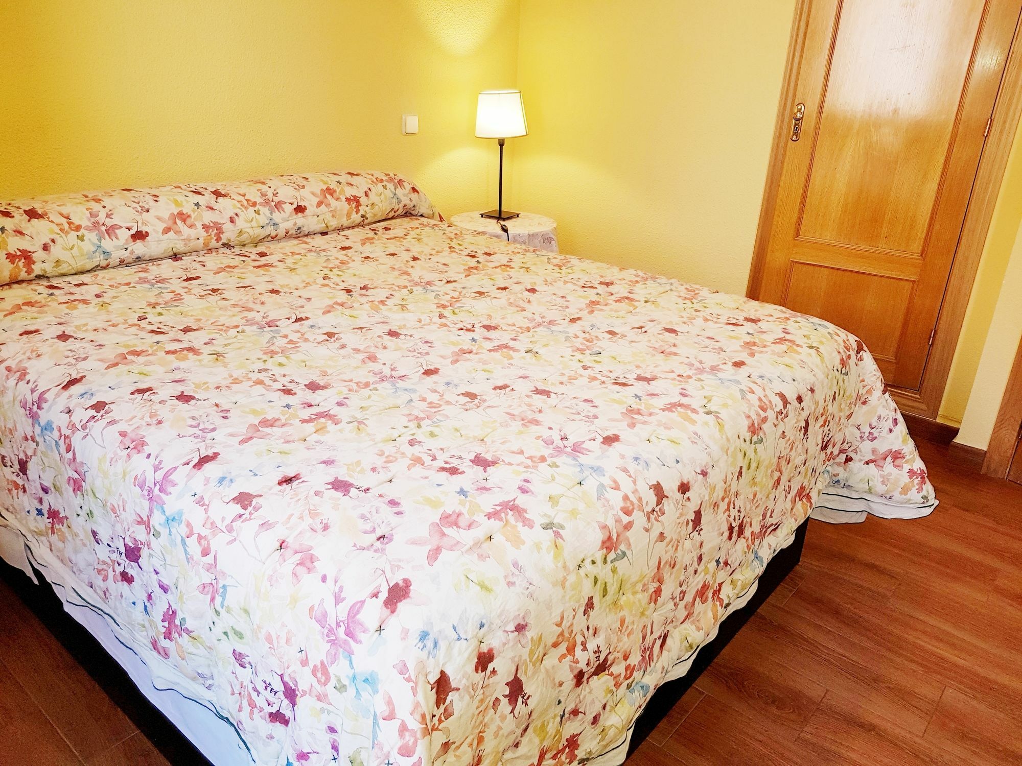 Hostal Puerta Bonita Vista Alegre Madrid Exterior photo